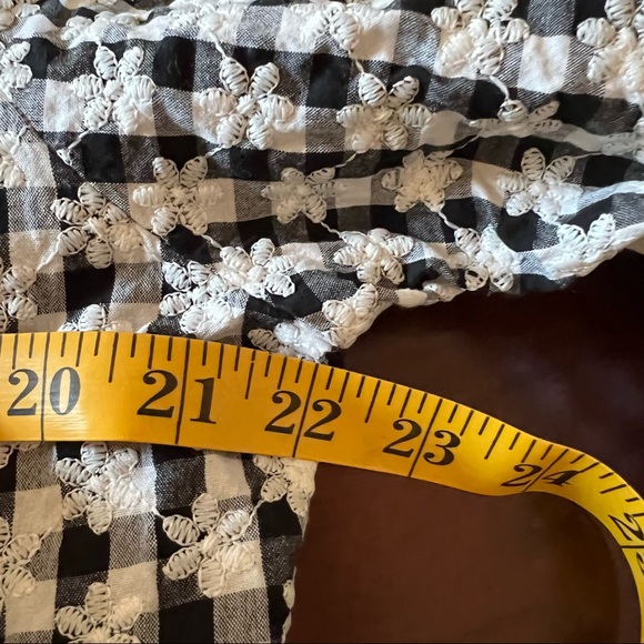 SnoSkins Black and White Button up Top XL - Picture 12 of 13